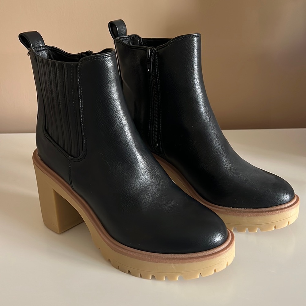 *NEW* Dolce Vita Juliet Booties